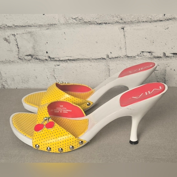 MIA Shoes - Rare Mia Lyza Cherry Heels Y2K Pumps